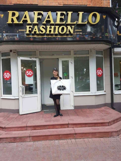 Подарок в руках победительницы!